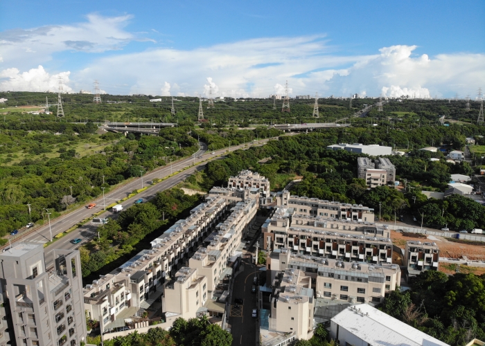 【境上境】台中沙鹿區|境上境別墅|建案空拍|新光田醫院|龍井交流道｜特五號道路|台中機密園區|東海商圈|台中工業區|港區運動中心|台中海線不動產|清水房仲推薦｜房仲蕭邦|0932645362|東森房屋