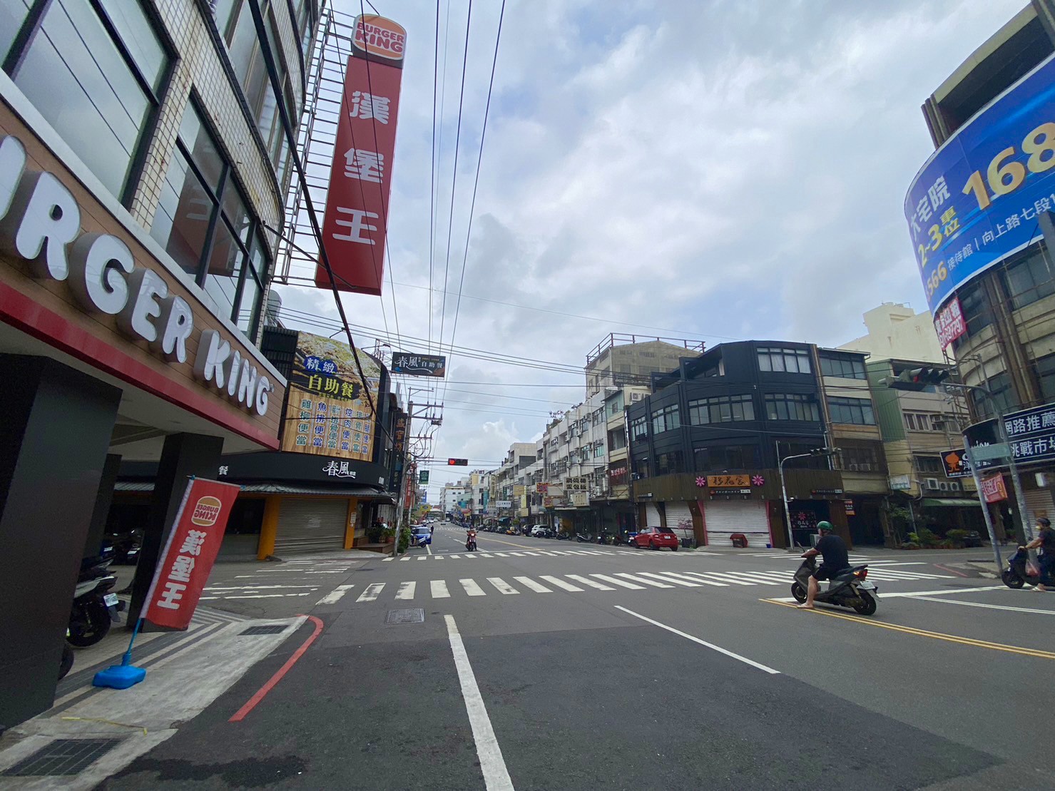 台中買屋賣屋_台中沙鹿區_家樂福商圈_透天店面_特五號道路_沙鹿童綜合醫院_鹿鳴公園_龍井交流道_鹿鳴國小_鹿寮國中_沙鹿車站_台中科學園區_中科人士首選_東森房屋沙鹿店_外觀_公設_健身房_接待大廳_會議室_兒童遊戲室_台中海線不動產_房仲蕭邦_蕭茗馥_0932645362_線上賞屋