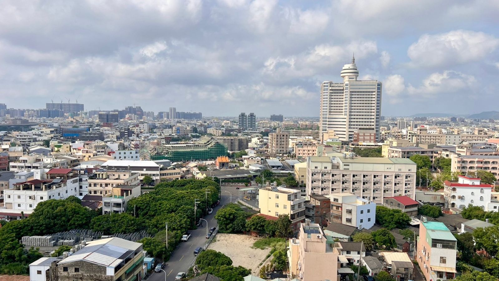 台中梧棲買屋賣屋_中港好學_台中梧棲建案_台中梧棲別墅_台中梧棲豪華別墅_台中梧棲電梯大樓_公設_房屋外觀_接待大廳_會議室_游泳池_視聽教室_圖書室_廚藝教室_空中花園_台中港新市鎮中心_梧棲市中心_梧棲夜市_露易莎咖啡_梧棲全聯_中央路商圈_親子田藝術幼兒園_大德國小_中港高中_善美真華德福中小學_靜宜大學_弘光大學_捷運藍線_梧棲市場_沙鹿火車站_光田醫院_童綜合醫院_三井outlet park_台中海生館_高美濕地_台中國際機場_國道三號沙鹿交流道_國道三號龍井交流道_國道四號中港系統_台中海線不動產_梧棲房仲推薦_房仲蕭邦_0932645362_東海買屋_梧棲房仲_梧棲買屋找房仲蕭邦_東森房屋.沙鹿店_