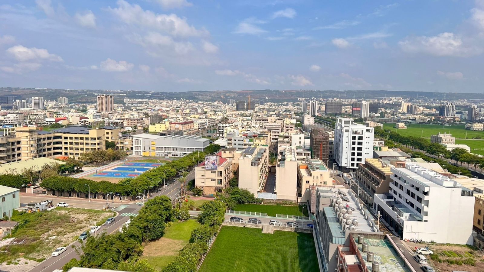 台中梧棲買屋賣屋_中港好學_台中梧棲建案_台中梧棲別墅_台中梧棲豪華別墅_台中梧棲電梯大樓_公設_房屋外觀_接待大廳_會議室_游泳池_視聽教室_圖書室_廚藝教室_空中花園_台中港新市鎮中心_梧棲市中心_梧棲夜市_露易莎咖啡_梧棲全聯_中央路商圈_親子田藝術幼兒園_大德國小_中港高中_善美真華德福中小學_靜宜大學_弘光大學_捷運藍線_梧棲市場_沙鹿火車站_光田醫院_童綜合醫院_三井outlet park_台中海生館_高美濕地_台中國際機場_國道三號沙鹿交流道_國道三號龍井交流道_國道四號中港系統_台中海線不動產_梧棲房仲推薦_房仲蕭邦_0932645362_東海買屋_梧棲房仲_梧棲買屋找房仲蕭邦_東森房屋.沙鹿店_